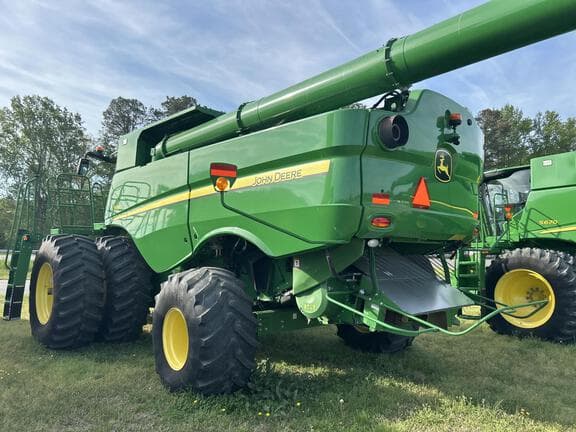 Image of John Deere S780 equipment image 1
