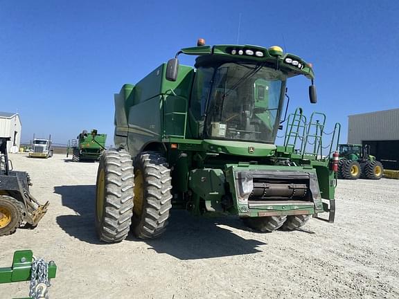 Image of John Deere S780 equipment image 1