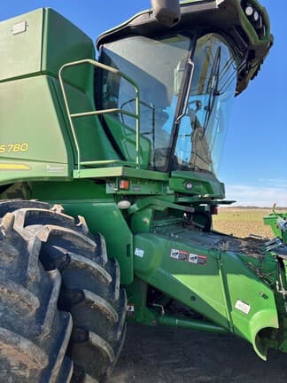 Image of John Deere S780 equipment image 1