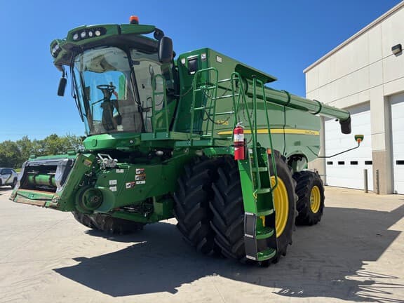 Image of John Deere S780 equipment image 2