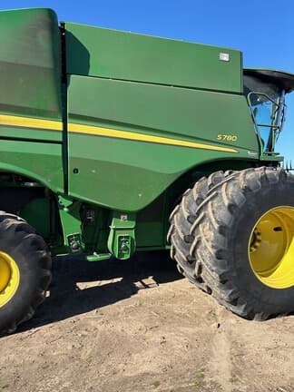Image of John Deere S780 equipment image 2