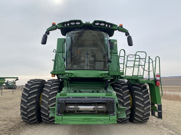 Image of John Deere S780 equipment image 1