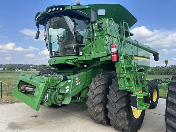 Image of John Deere S780 equipment image 1