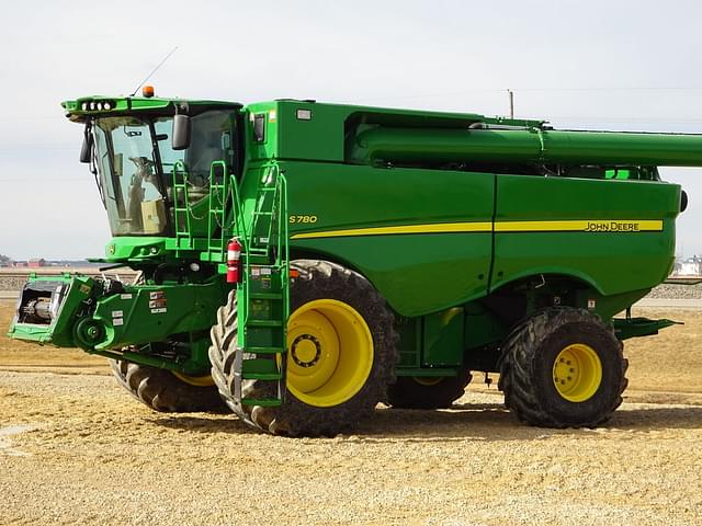 Image of John Deere S780 equipment image 1