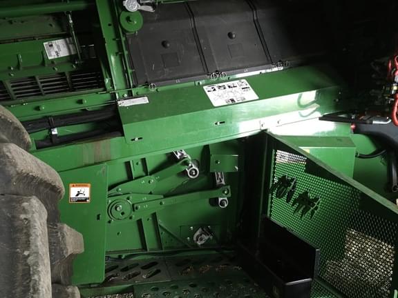 Image of John Deere S780 equipment image 2