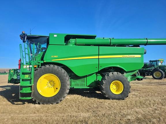 Image of John Deere S780 equipment image 2