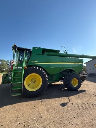 Image of John Deere S780 equipment image 1