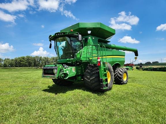 Image of John Deere S780 equipment image 1