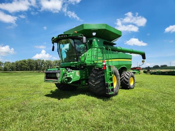 Image of John Deere S780 equipment image 1