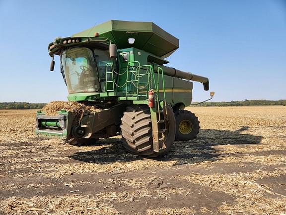 Image of John Deere S780 equipment image 1