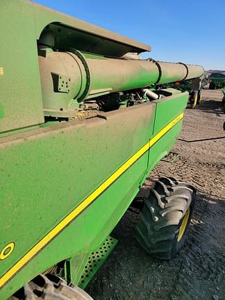 Image of John Deere S780 equipment image 2