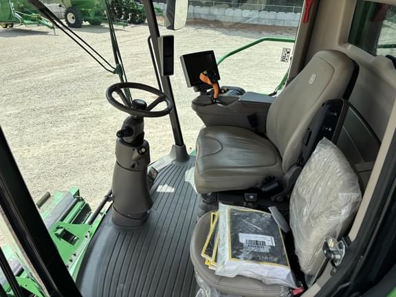 Image of John Deere S780 equipment image 2