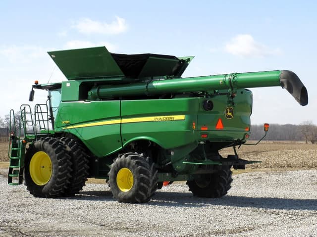 Image of John Deere S780 equipment image 4
