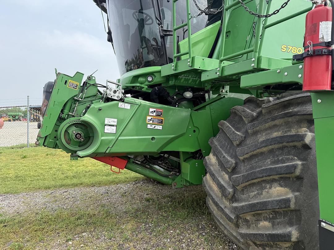 Image of John Deere S780 Image 1