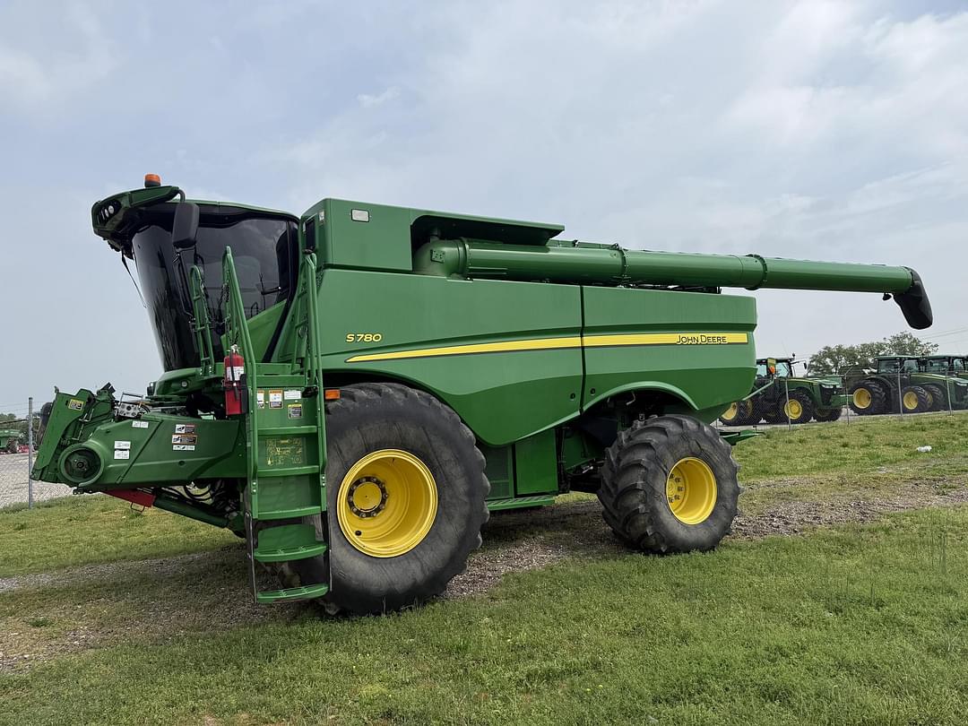 Image of John Deere S780 Image 0