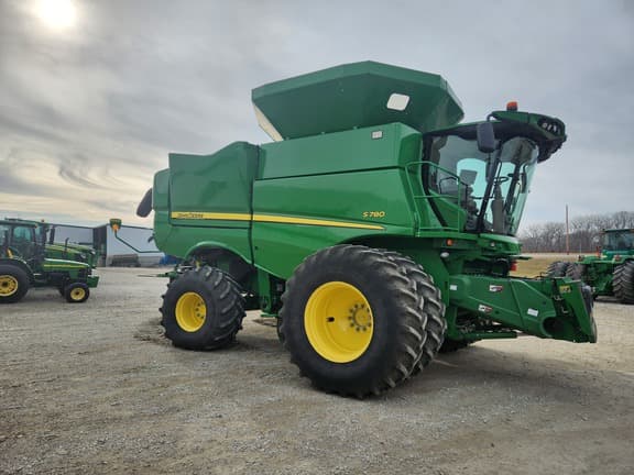 Image of John Deere S780 equipment image 2