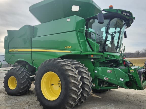 Image of John Deere S780 equipment image 1