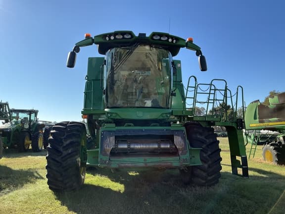 Image of John Deere S780 equipment image 1