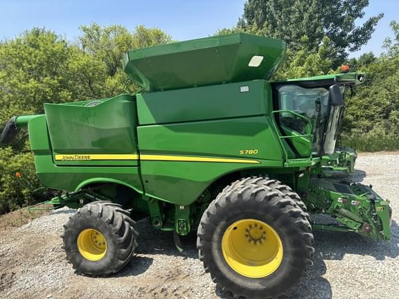 Image of John Deere S780 equipment image 2
