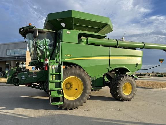 Image of John Deere S780 equipment image 1