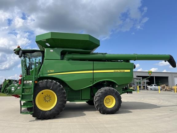 Image of John Deere S780 equipment image 4