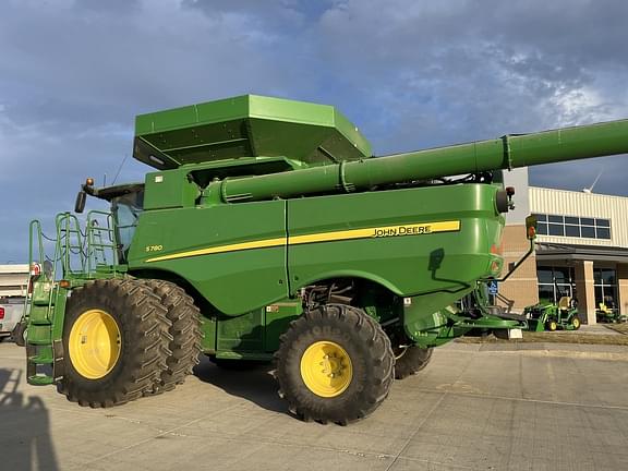 Image of John Deere S780 equipment image 2