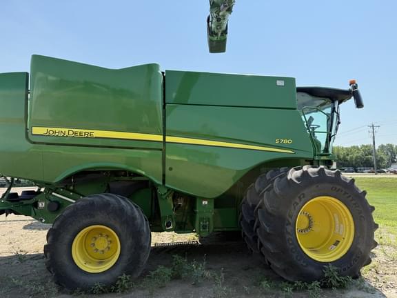 Image of John Deere S780 equipment image 2