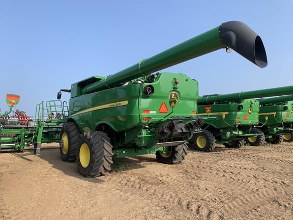 Image of John Deere S780 equipment image 2