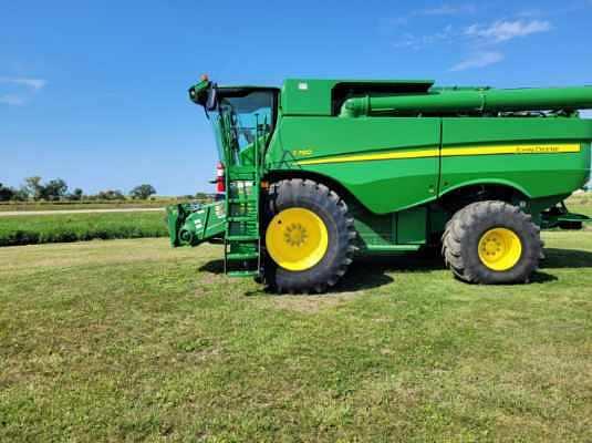 Image of John Deere S780 equipment image 1