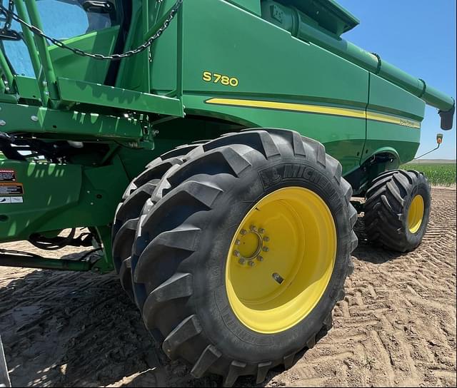 Image of John Deere S780 equipment image 1