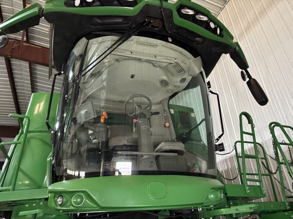 Image of John Deere S780 equipment image 1