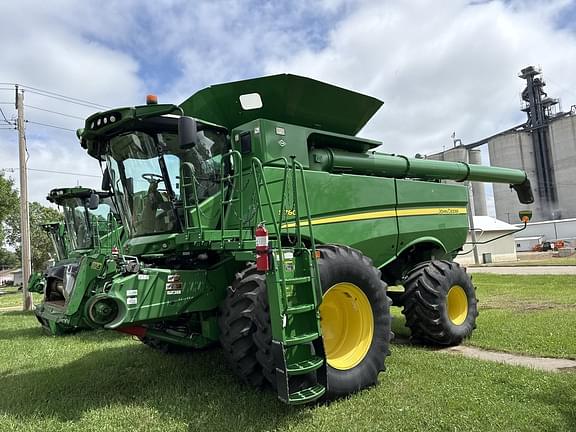 Image of John Deere S780 equipment image 4