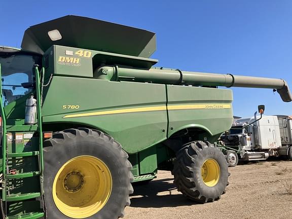 Image of John Deere S780 equipment image 1