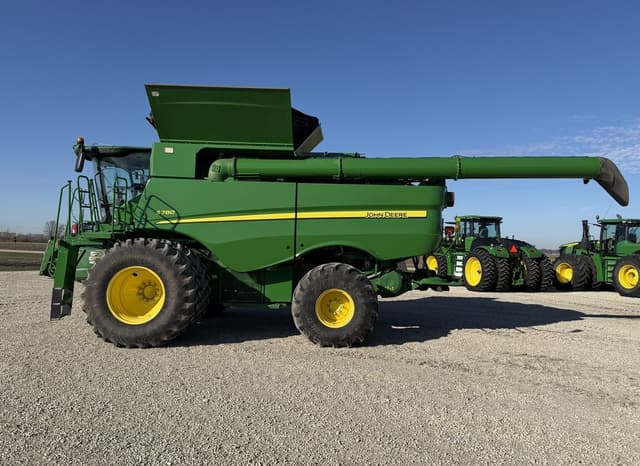 Image of John Deere S780 equipment image 1