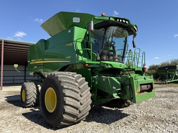 Image of John Deere S780 equipment image 1