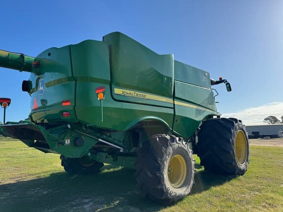 Image of John Deere S780 equipment image 2