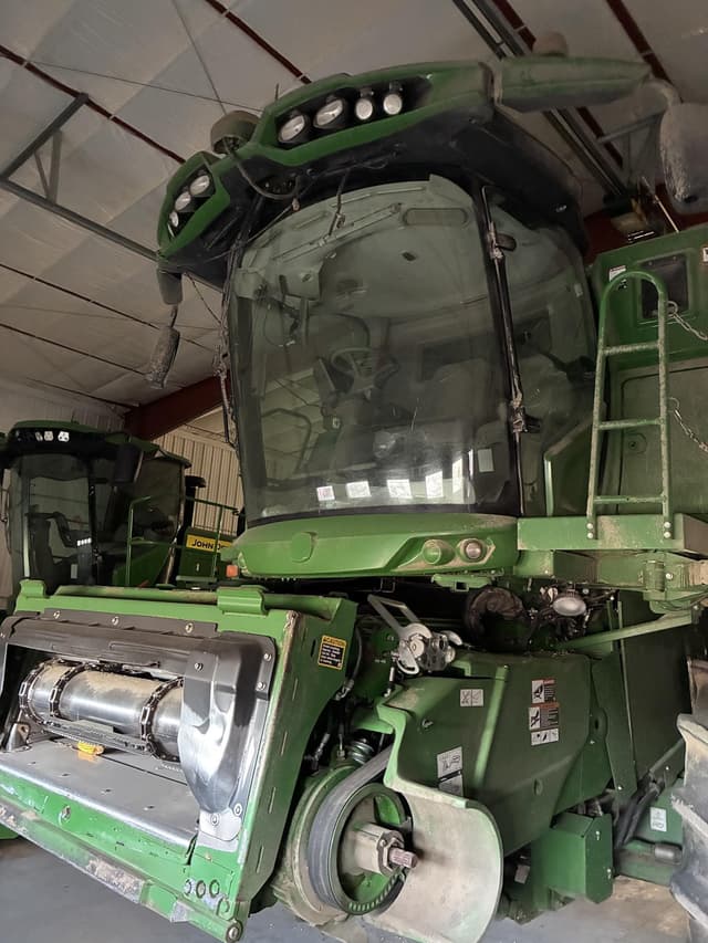Image of John Deere S780 equipment image 4