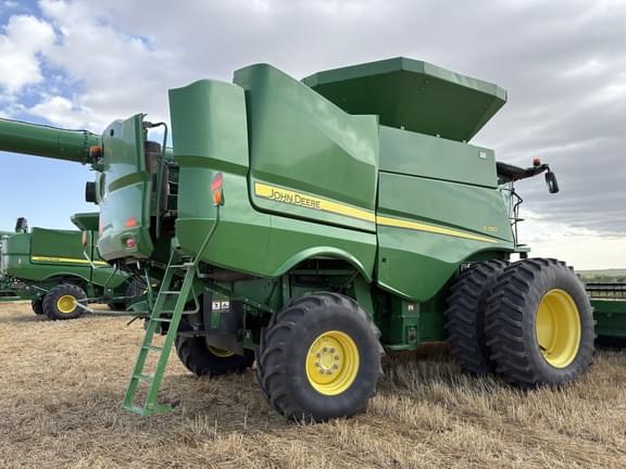 Image of John Deere S780 equipment image 1
