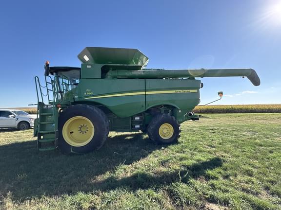 Image of John Deere S780 equipment image 3