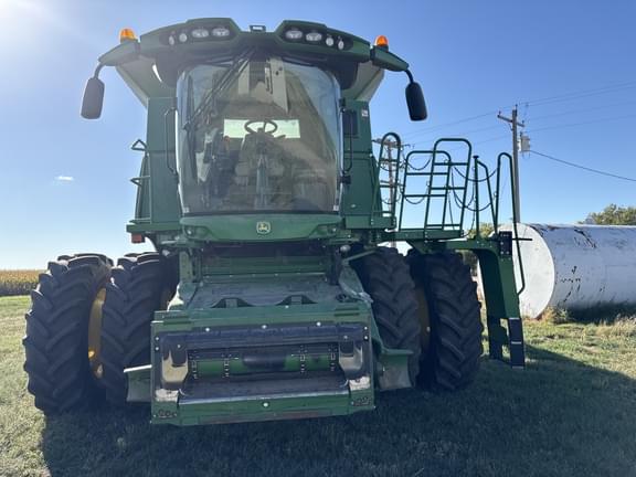 Image of John Deere S780 equipment image 1
