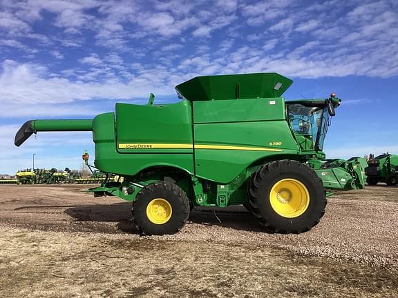 Image of John Deere S780 equipment image 3