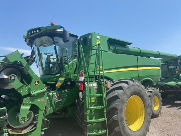 Main image John Deere S780