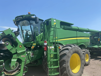 Main image John Deere S780