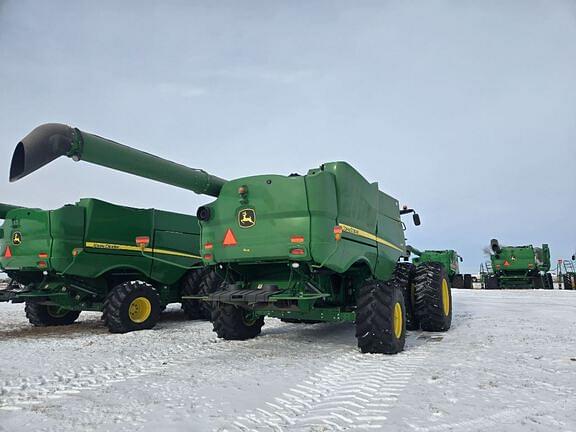 Image of John Deere S780 equipment image 2