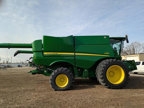 Image of John Deere S780 equipment image 4