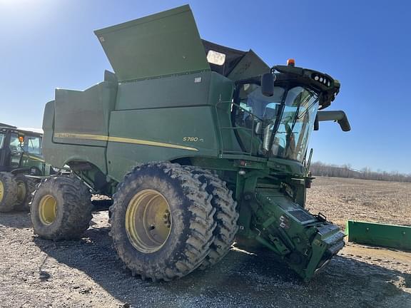 Image of John Deere S780 equipment image 1