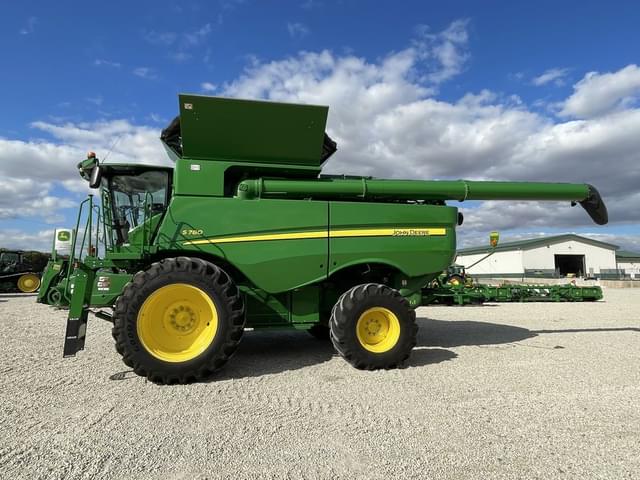 Image of John Deere S780 equipment image 2