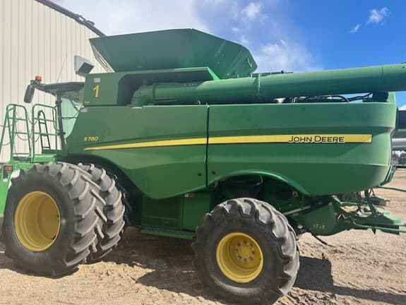 Image of John Deere S780 equipment image 2