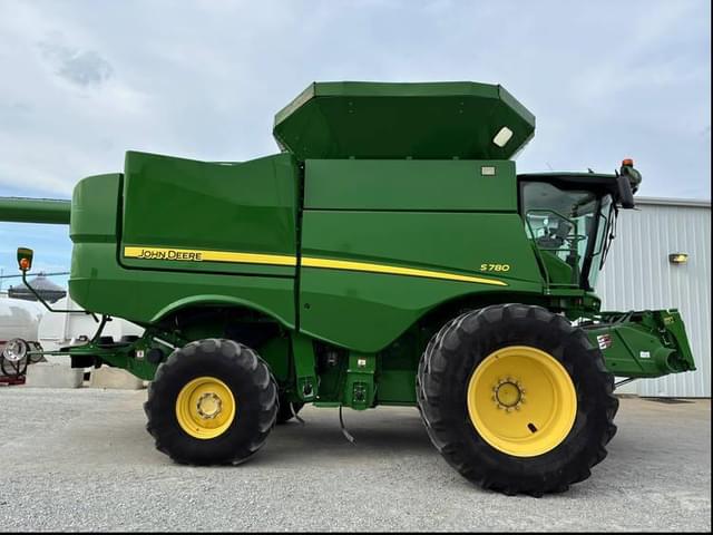 Image of John Deere S780 equipment image 2