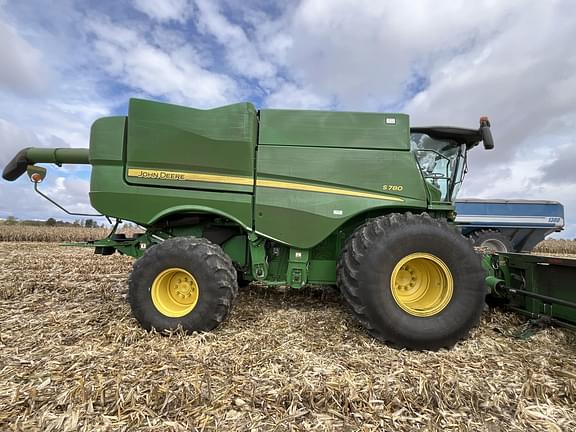 Image of John Deere S780 equipment image 1